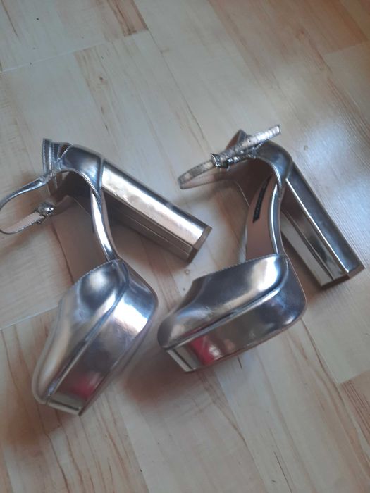 Czółenka  platformy  szpilki  srebrne 38 nowe