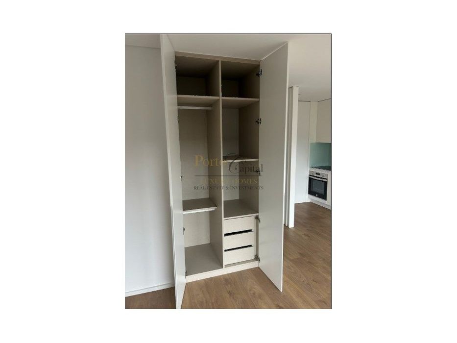 Excelente Apartamento T0 Novo, Com Cozinha Equipada E Lugar De Gara...