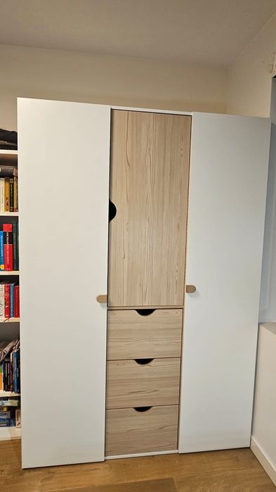 Sprzedam pojemną szafę 3-drzwiową VOX - stan idealny