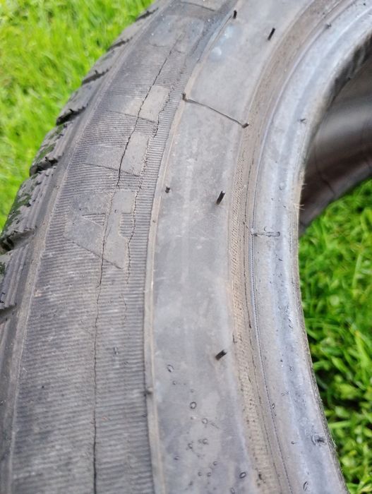 Opony 2 sztuki całoroczne bieżnikowane używane