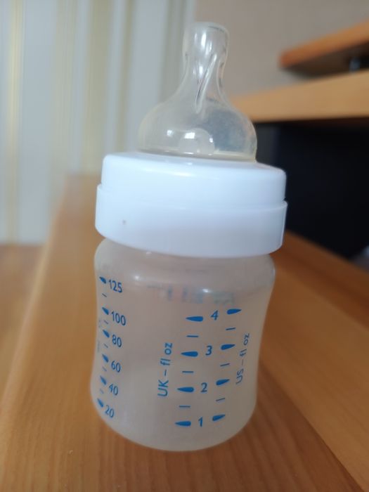 Механічний молоковідсмоктувач + пляшечки lovi, AVENT