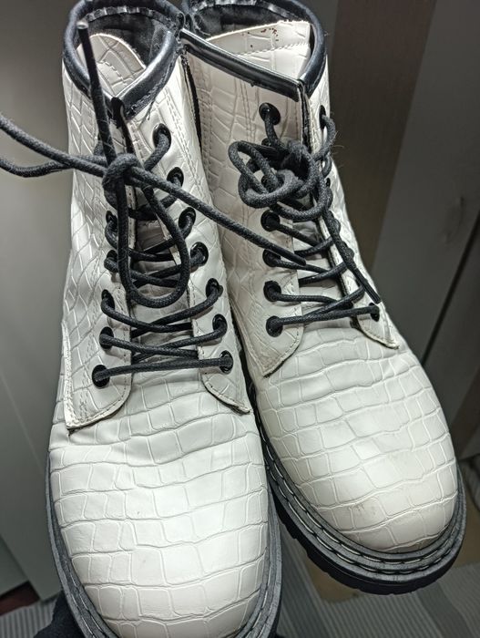 Botas militares brancas