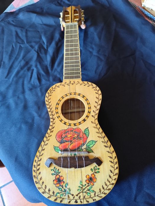 Cavaquinho novo, muito bonito e bom