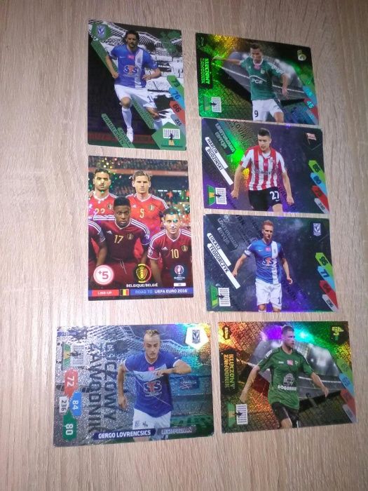 Karty z plłkarzami w zestawie 7 sztuk.