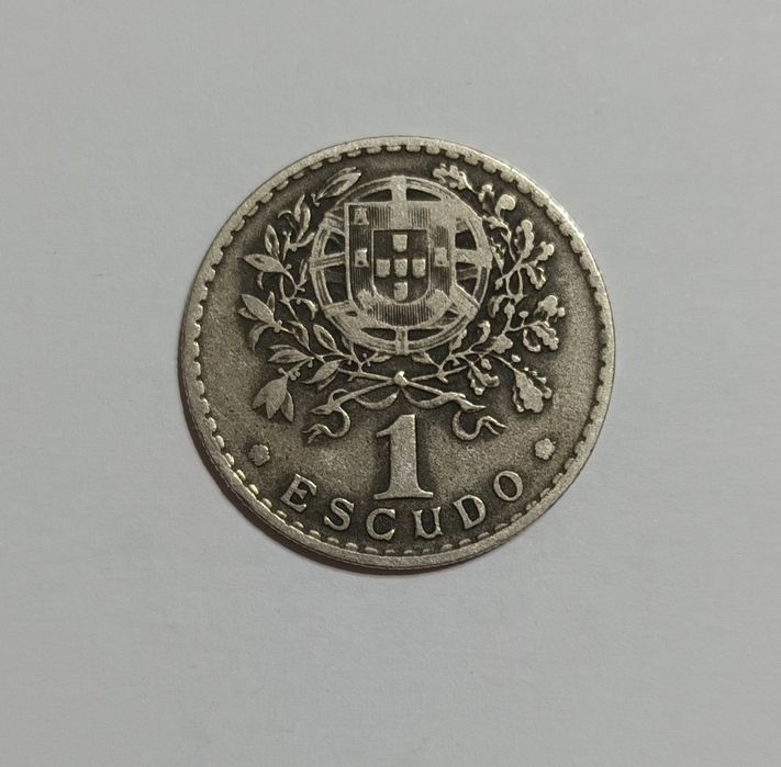 Moeda antiga de 1 escudo de 1945