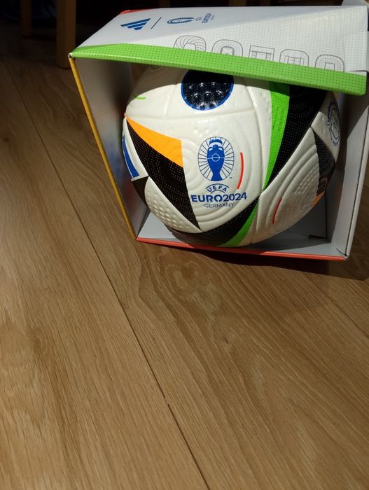 Piłka nożna FIFA 2024 pro