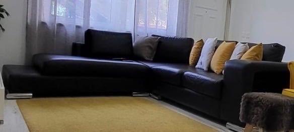 Sofá com chaise longue + 2 puffs