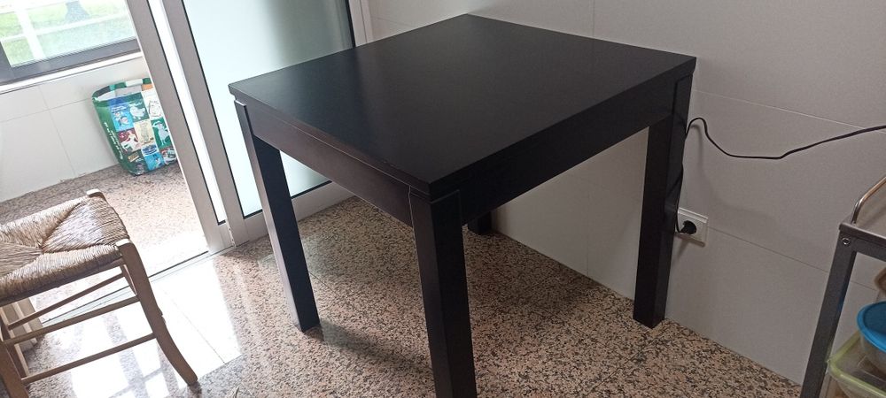 Mesa de cozinha preta