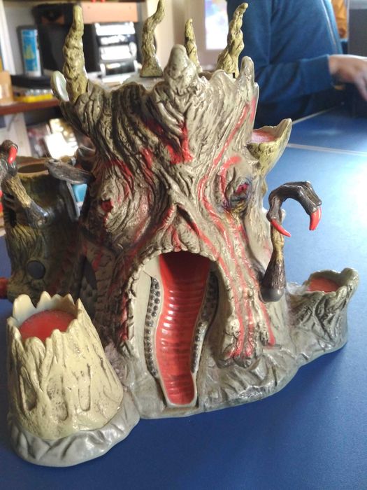 Conjunto Gormiti: Castelo + 46 figuras