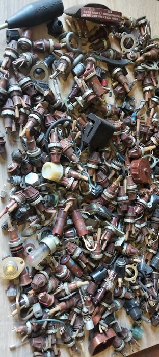 Кнопки авіаційні та інше.