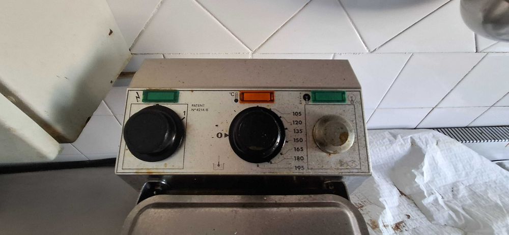 Fritadeira industrial Eitramo em inox com válvula de drenagem - funcional