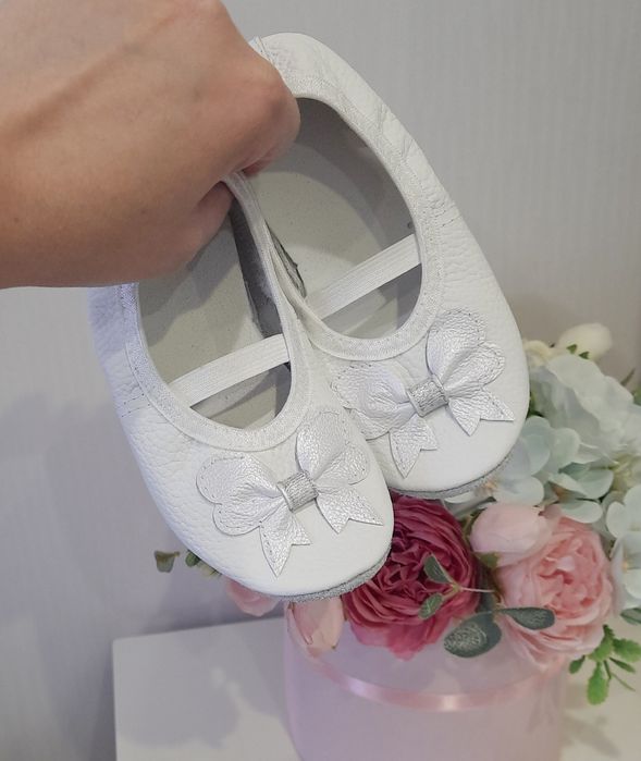 Шкіряні чешки із срібним бантиком