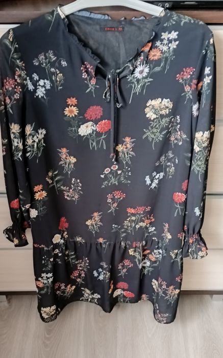 Sukienka czarna w kwiaty Ibis roz.42