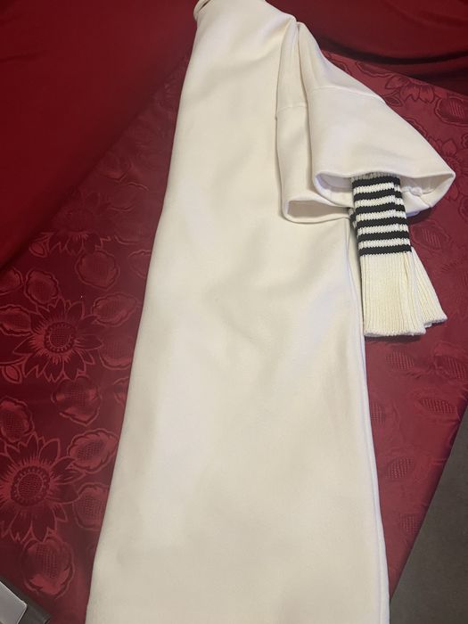 Płaszczyk kolor ecri rękaw sweterkowy