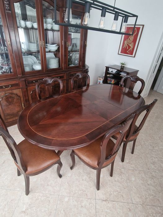 Mesa de jantar oval extensível sem cadeiras