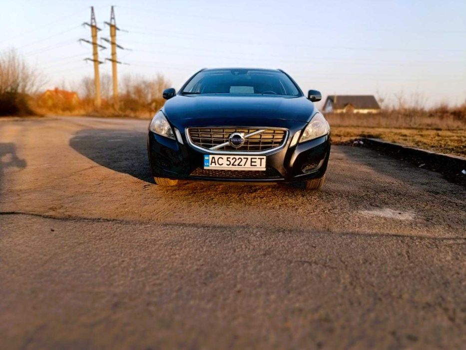 Volvo V60 D2 2012 року(модельний 2013)
