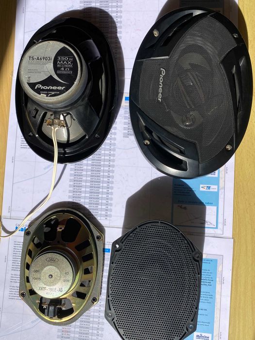 Dois pares de colunas auto - 2 x PIONEER TS A6903i 350w + 2 x FORD 25w