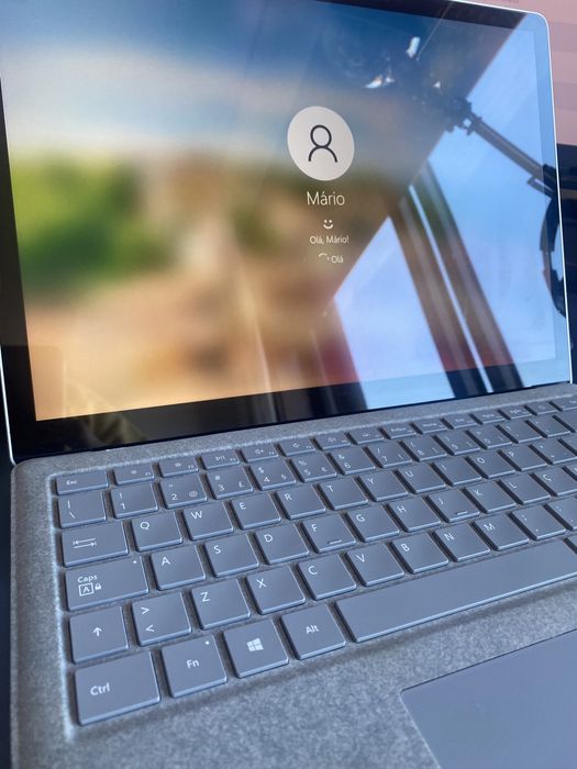 Microsoft Surface Laptop 3 - i5 8GB RAM 256 SSD