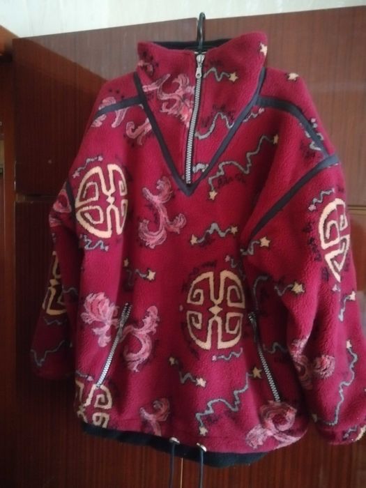 Красная теплая кофта размер S