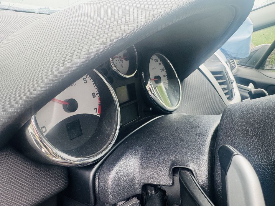 Продам Peugeot 207 2010 рік 1.4 Бензин АВТОМАТ після ДТП!