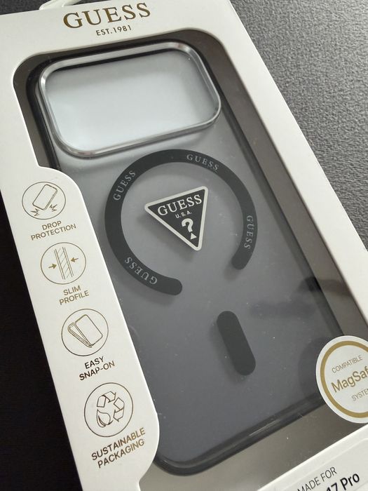 Etui na iphone 17 pro Guess