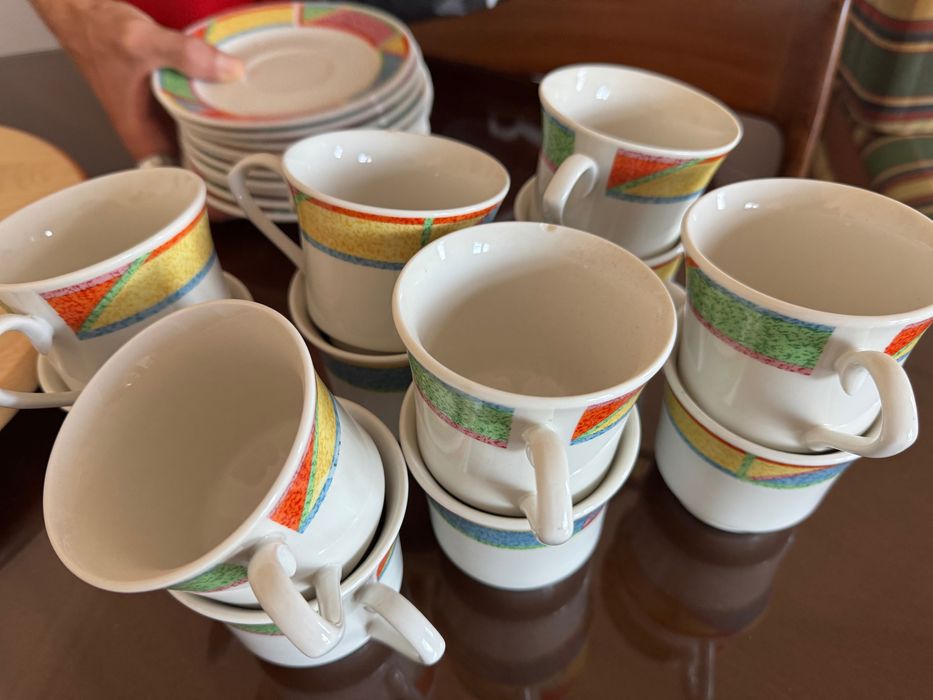 Serviço de Café e Mesa Completo em Porcelana – Padrão Colorido Geo