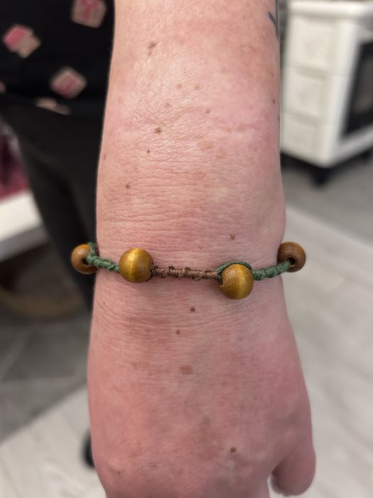 Handmade „Leśna bransoletka” z drewnianymi koralikami