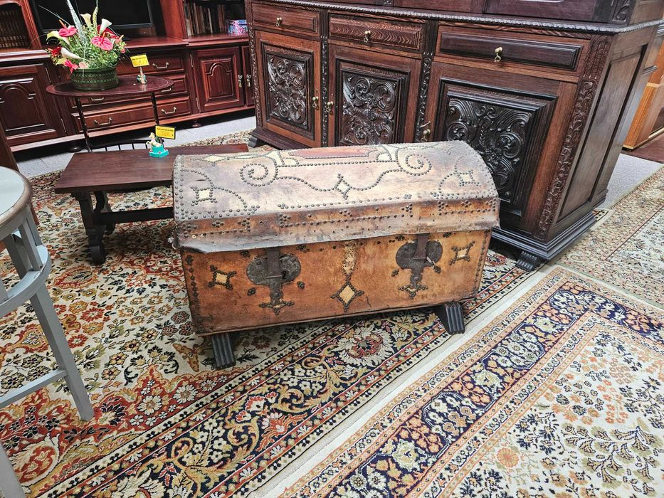 Cómoda / Bau antiquíssimo, Ideal para decoração - Bom estado geral