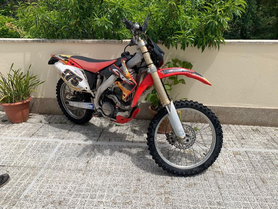 CRF 450r com matricula