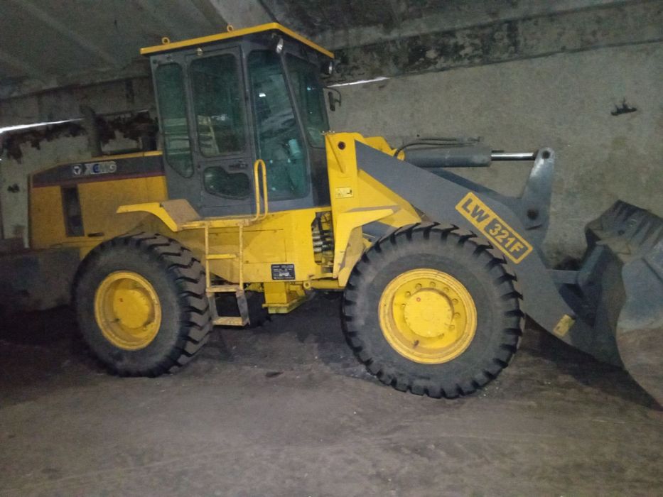 Навантажувач фронтальний (погрузчик) кар'єрний.