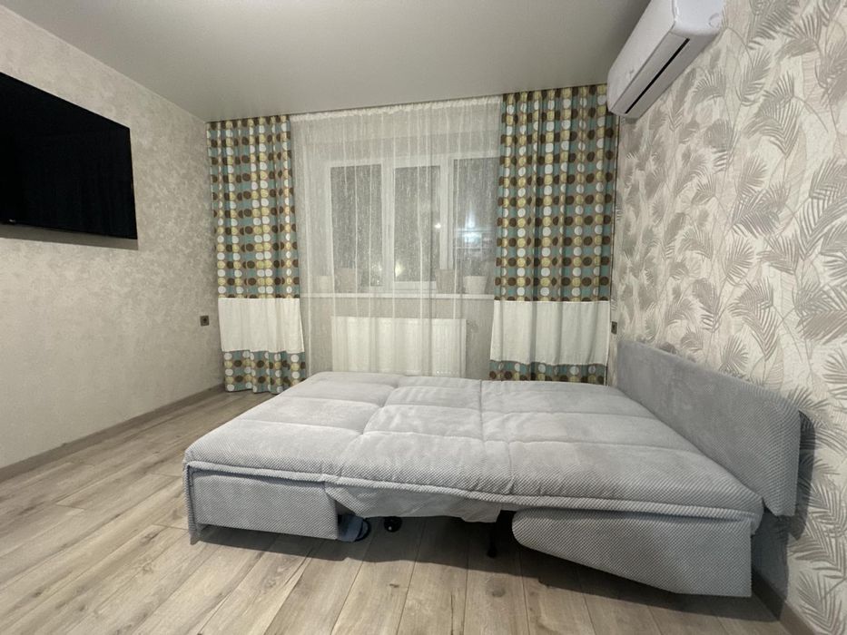 штори та тюль
Розмір: 
ширина 150 см
Висота  2