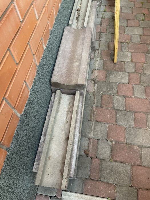 Продам Бордюр, бруківка( цегла тротуарна), відлив (лоток) залишки