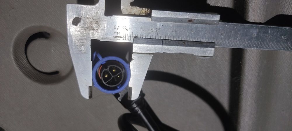 Разъём на аккумулятор электровелосипеда,скутера