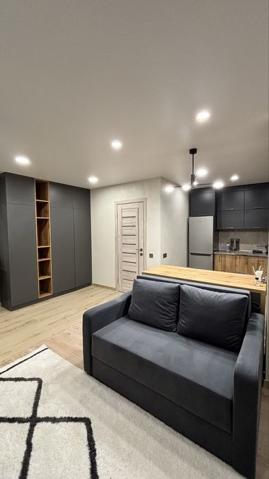 Подобово. Центр. ЖК Домбровський.