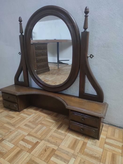 Vendo mobílias de quarto antigas em madeira