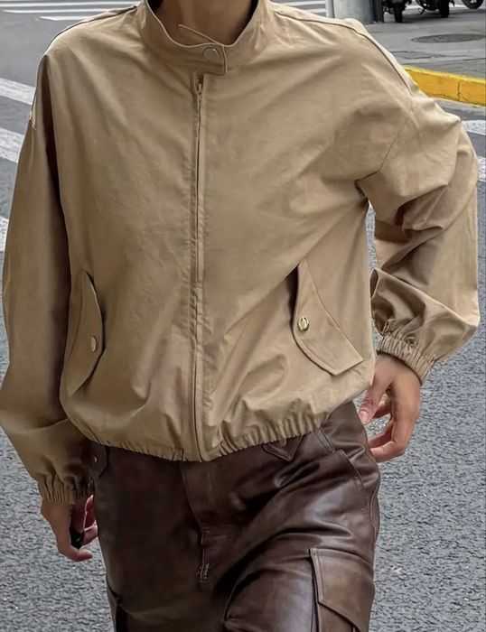 Куртка-бомбер бежева