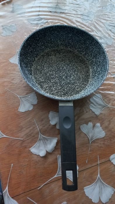 Сковорода з покриттям