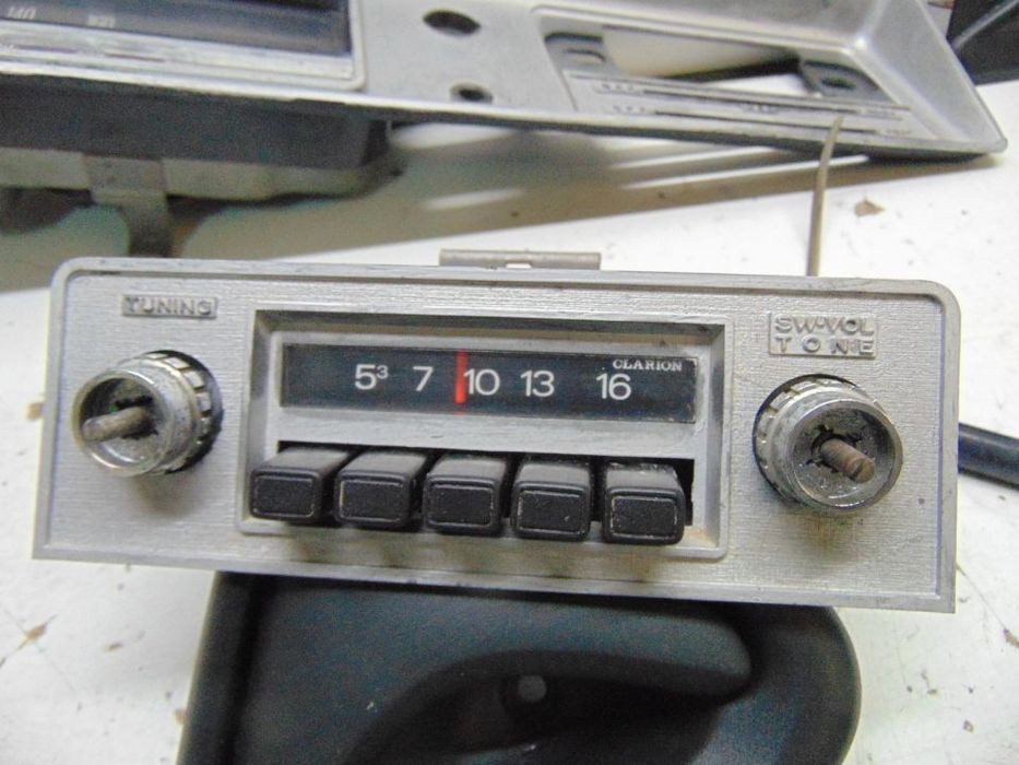 Datsun 1200 conta km´s/Rádio e + peças