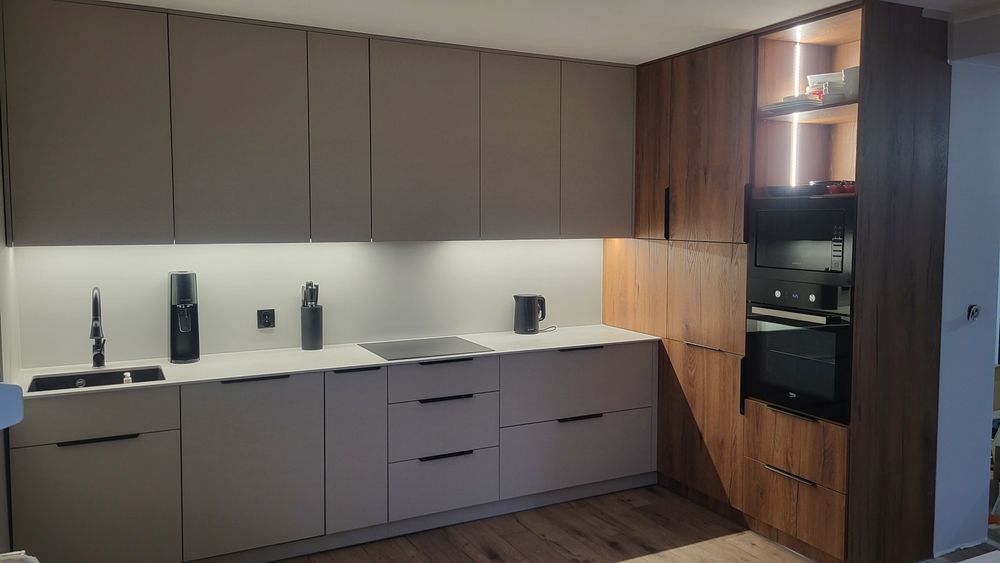 Meble na wymiar szafy i łazienki