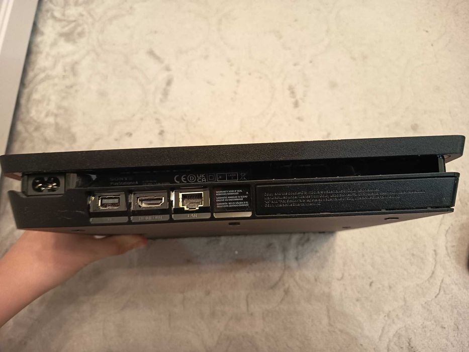 Konsola PS4 Slim