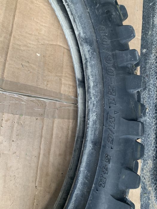 Vendo estes dois pneus em bom estado