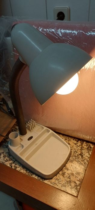 candeeiros de mesa e de parede