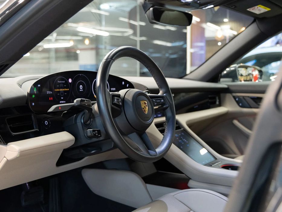 Porsche Taycan Standard foto 2