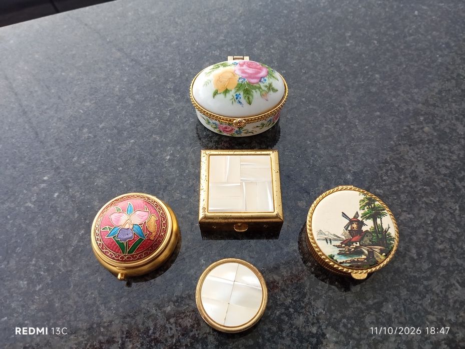 Caixinhas de creme mprimifos diferentes materiais