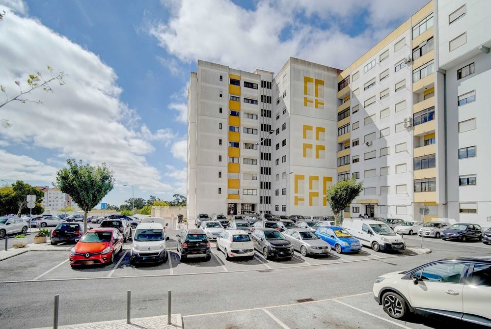 Apartamento T4 em Massamá + garagem box