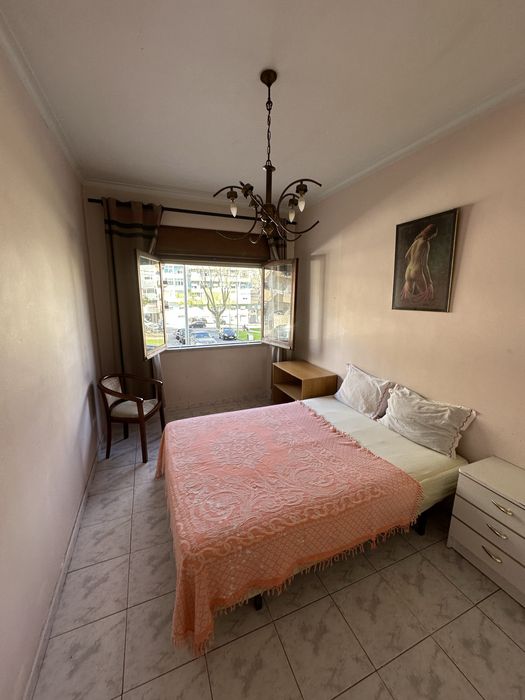 Arrenda-se Quarto/5 minutos da estaçao de Comboio