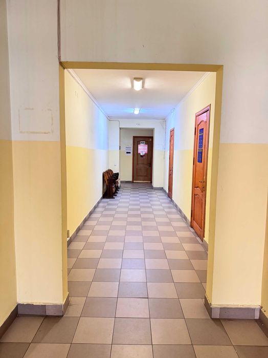 Оренда Офісу ЦЕНТР Мазепи . Другий поверх. 20мкв +4 мкв балкон. Ключі .