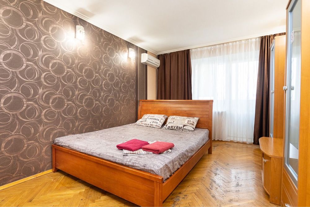 Посуточно квартира Тимошенко 12 метро минская , оболонь