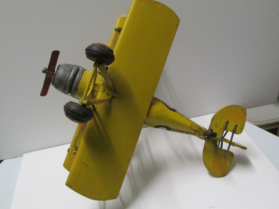 Avião antigo asa dupla em miniatura: artigo único artesanal (vintage)
