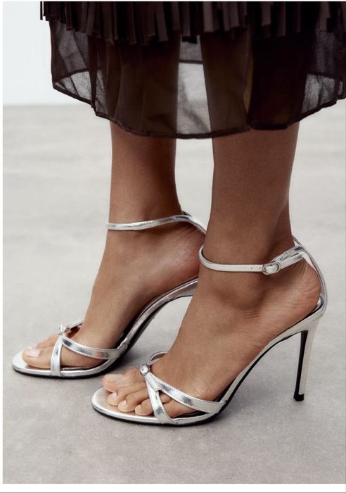 Срібні босоніжки від Zara